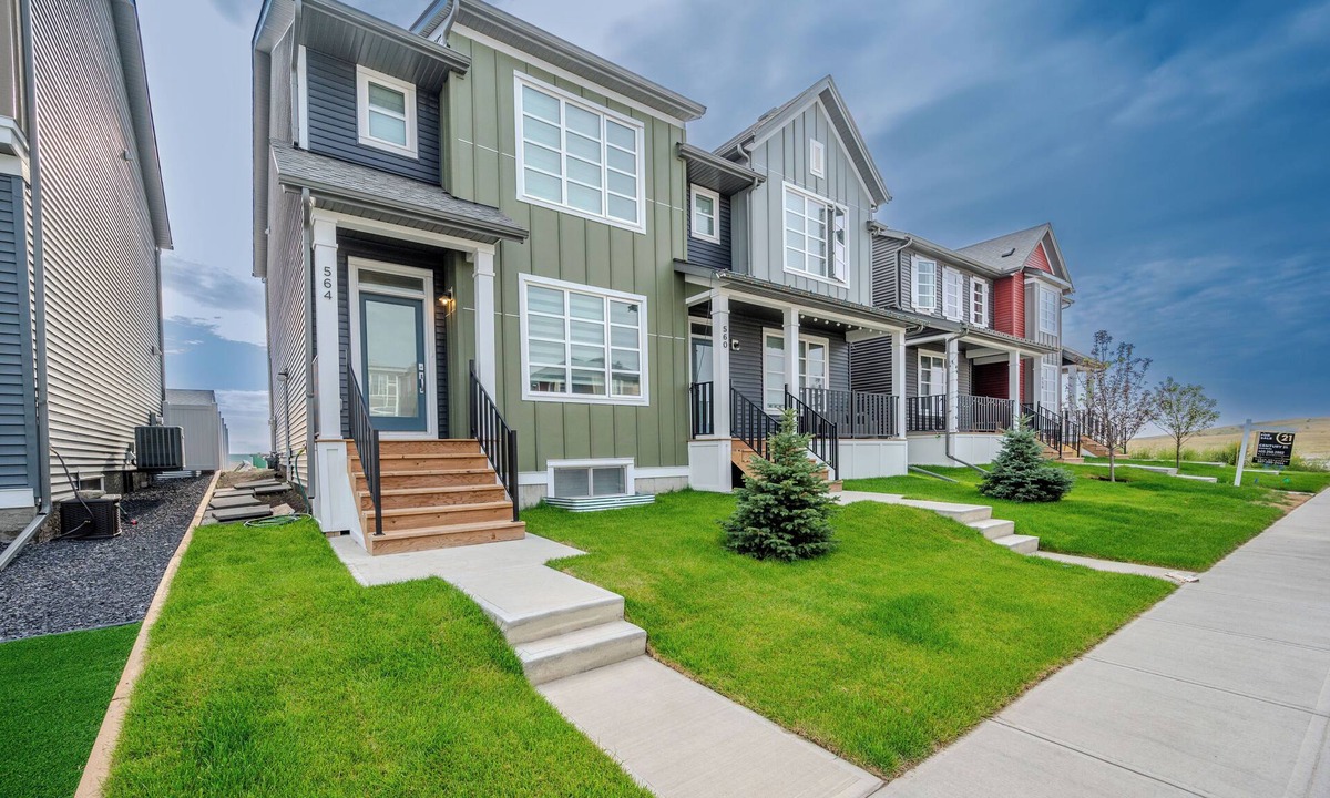Airdrie House | 1 KING Modern Two Bedroom Secondary Suite in Airdrie Alberta