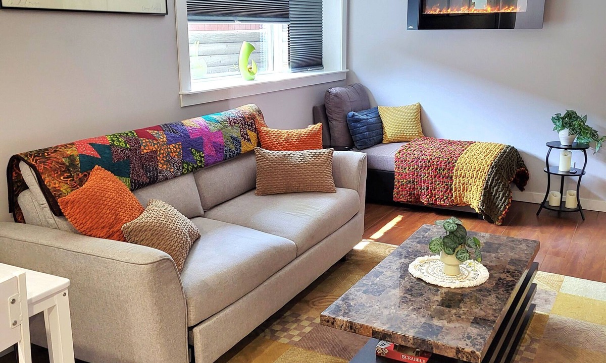 Inglewood House | 2-bedroom lower suite. 10 mins to downtown, Calgary Zoo, Saddledome & Max Bell