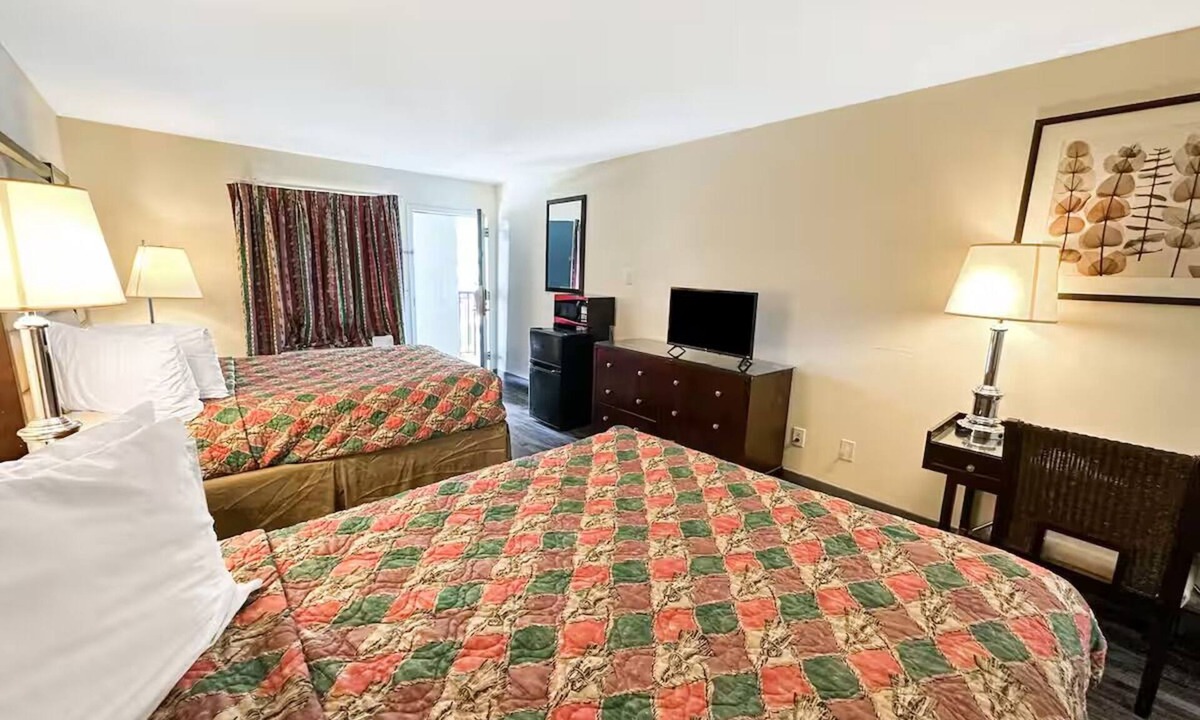 Ridgeway Hotel | 2 Charming Rooms Perfect for Groups & Families+ Pet Owners