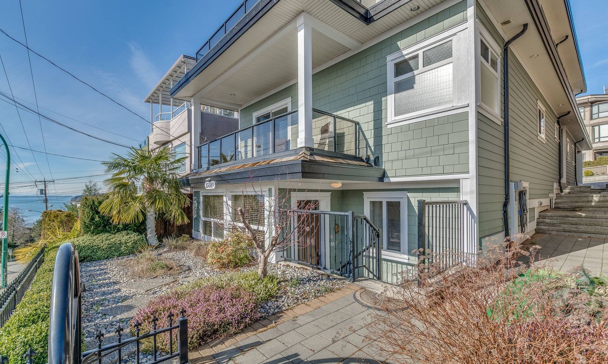 White Rock House | 2 queen bedrooms with 2 full bathrooms. Very rare find