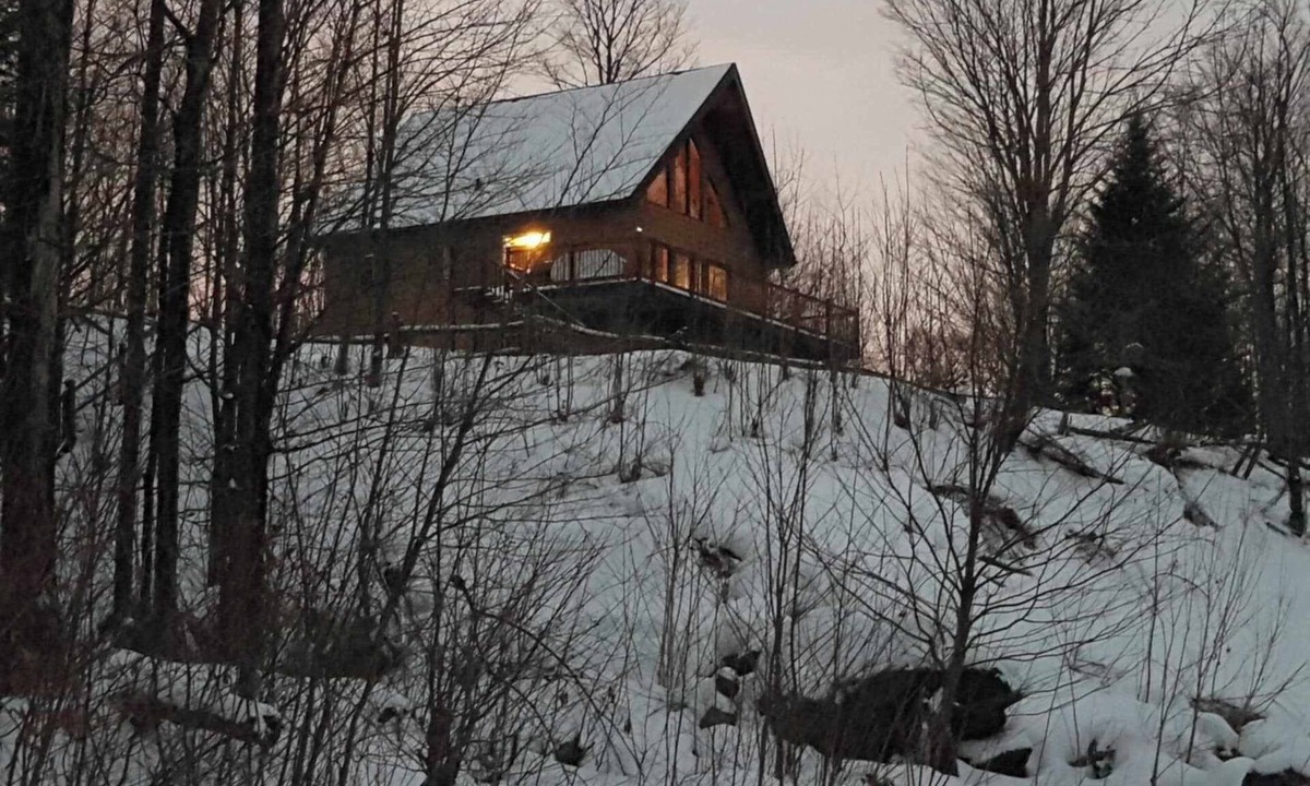 Austin Ski Chalet | 2 views Chalet Estrie/Eastman/Orford/Magog/Austin
