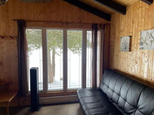 Lejeune Ski Chalet | 202 rang du Lac Lejeune - Chalet au bord du Lac