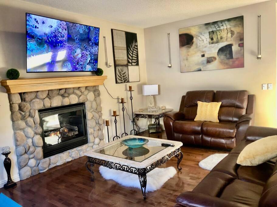 Springbank Hill Villa | 2500 sq house in Springbank Hill BL 261818