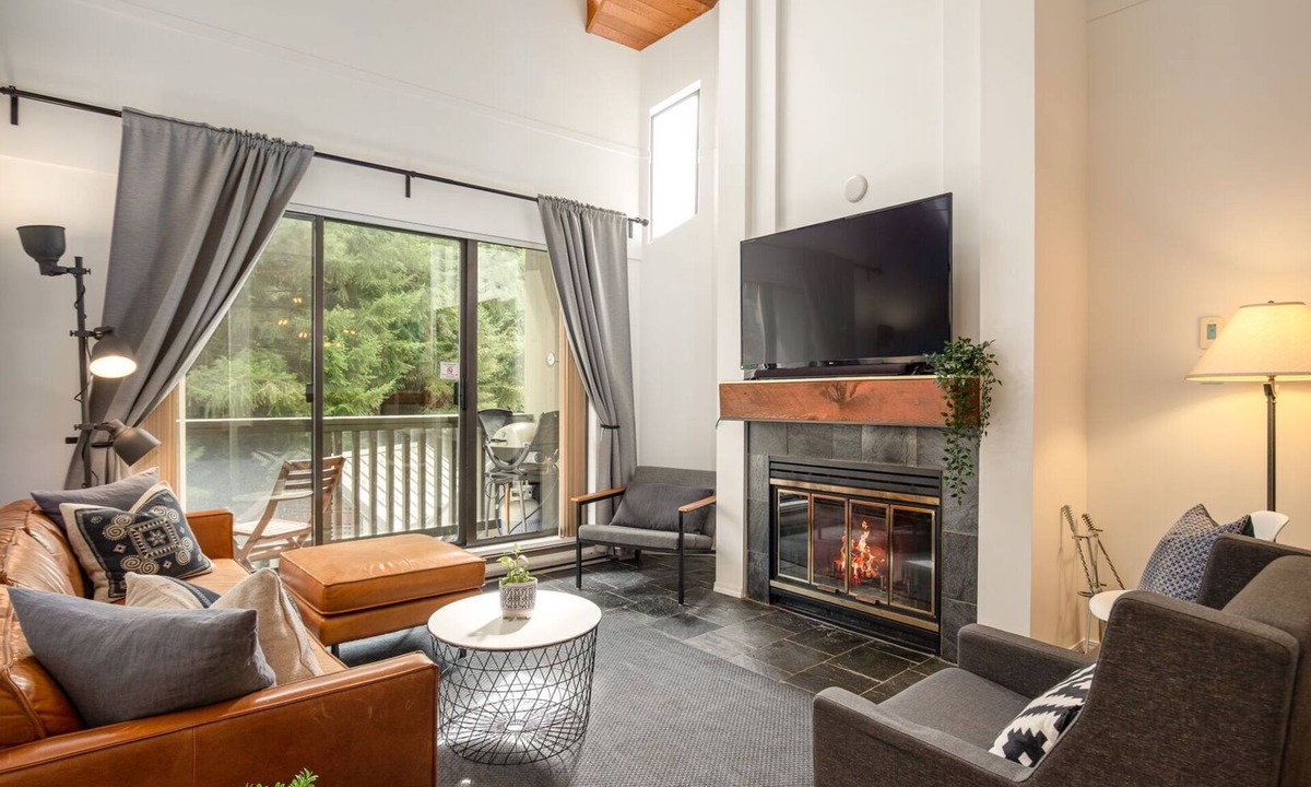 Upper Village House | 2BR + Den | Gables | Dog Friendly | Near Both Mountains | Wood Burning Fireplace | Free Parking