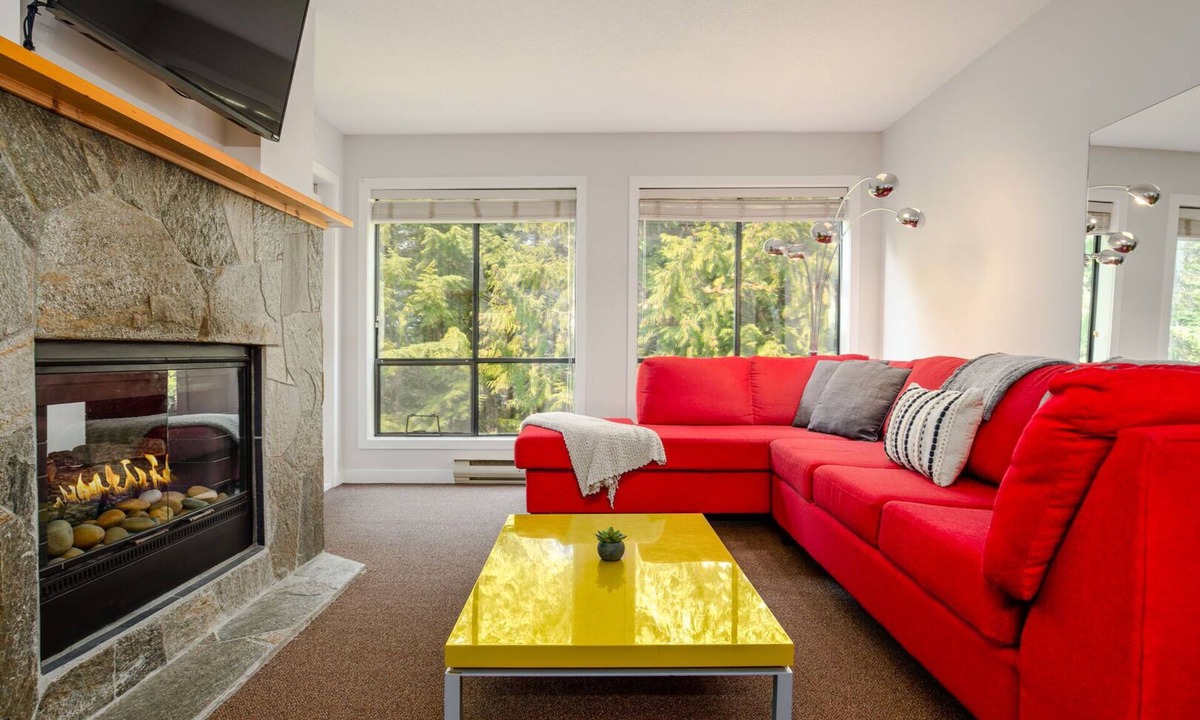 Upper Village Condo | 2BR | Powderhorn | Near Blackcomb Ski Area | Double Sided Fireplace | Rooftop Hot Tub | Parking
