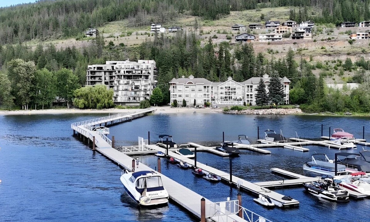 Sicamous Condo | 3 Bed 3 bath Penthouse on Mara, Pool, Gym, Steam room