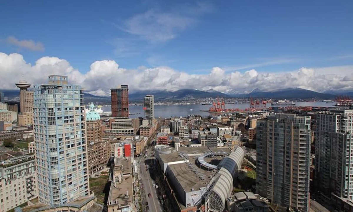Gastown Condo | 3 bedroom Downtown Vancouver S.Penthouse, near skytrain, shopping & restaurants.