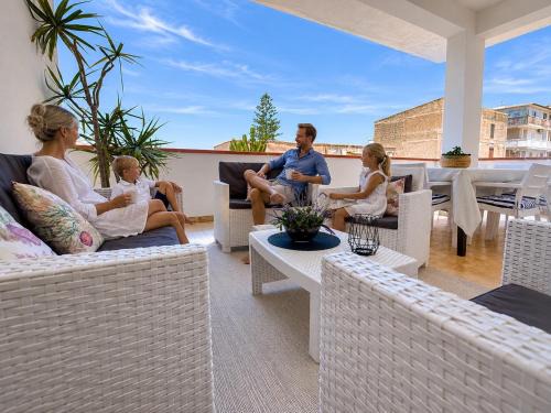 Alcamo Marina Apartment | 3 min Walk to Beach 3BR Apartment with Terrace AC & Parking