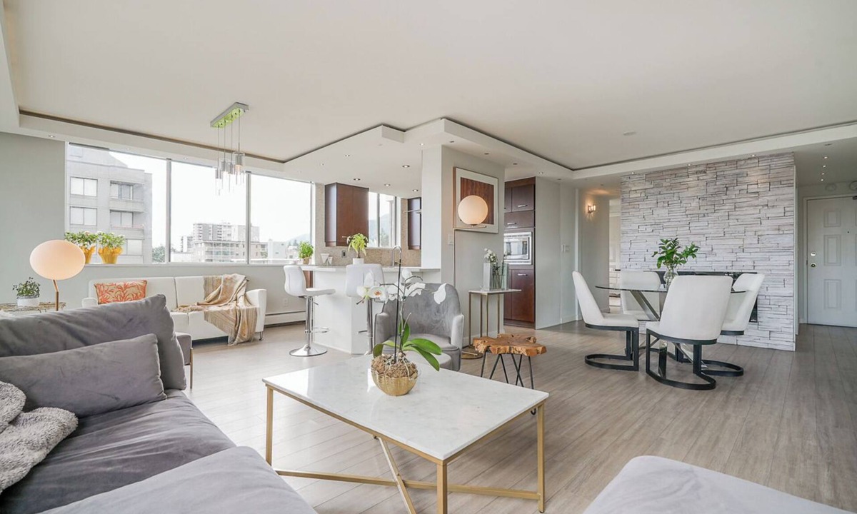 Ambleside Condo | 3 minute walk to the beach! NEW LISTING! FIFA Home Base! Luxury Waterfront Condo