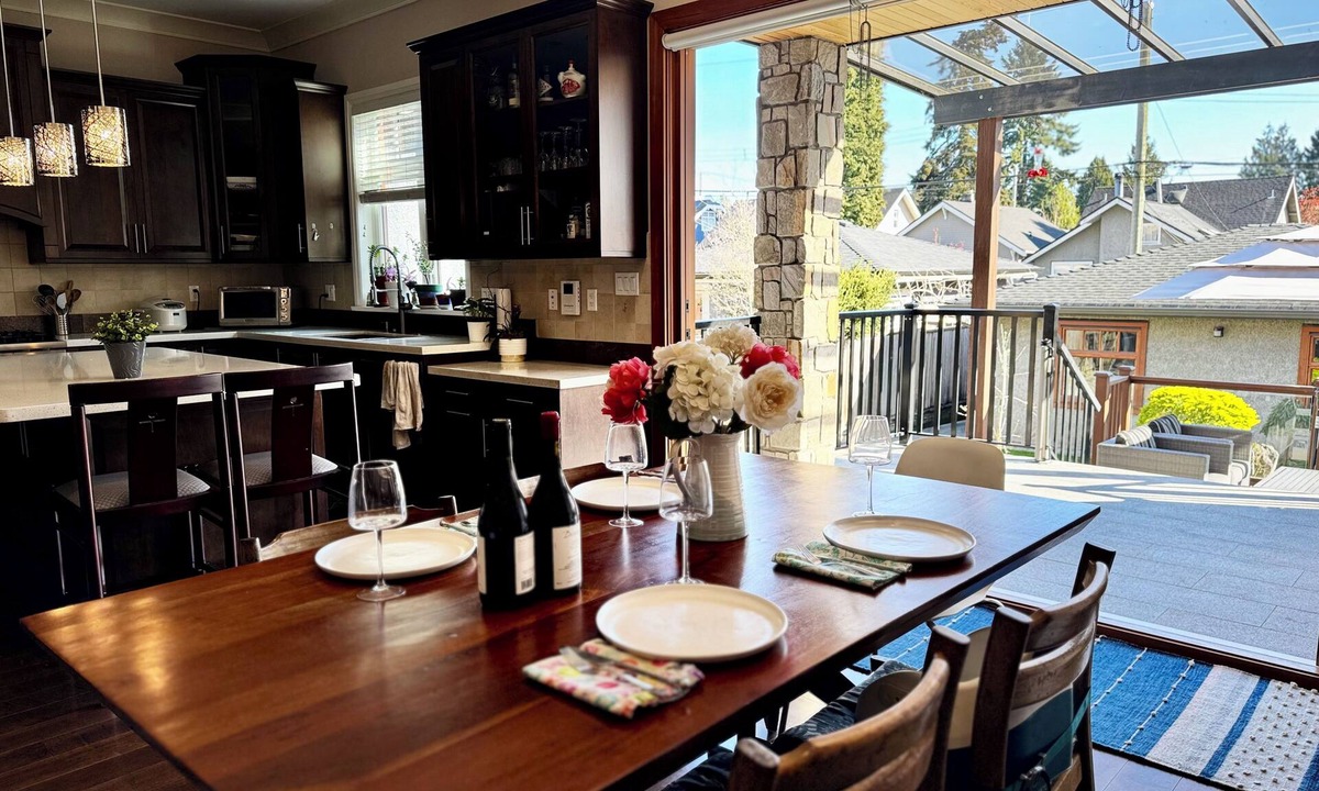 Kerrisdale House | 3000sf Luxury home in upscale area | deck + BBQ | 15 minutes to YVR, downtown