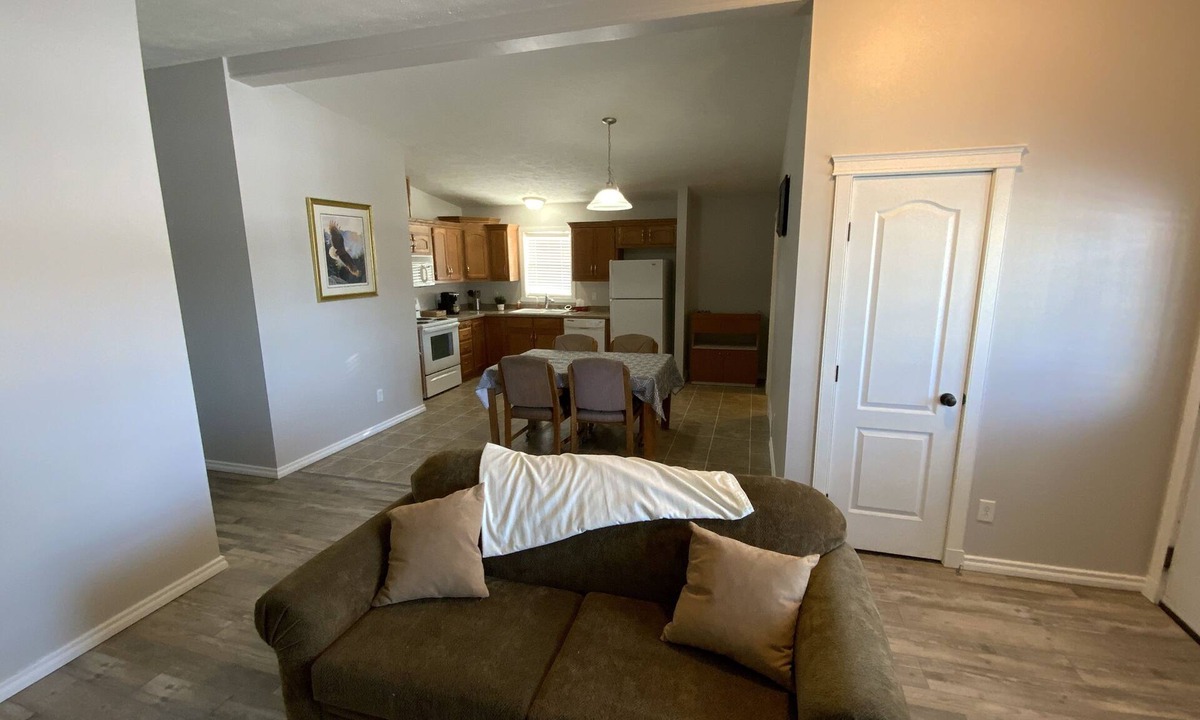 Three Hills House | 31 Cherry Lane - LARGE HOME - COZY SPACES - LOTS OF OPTIONS