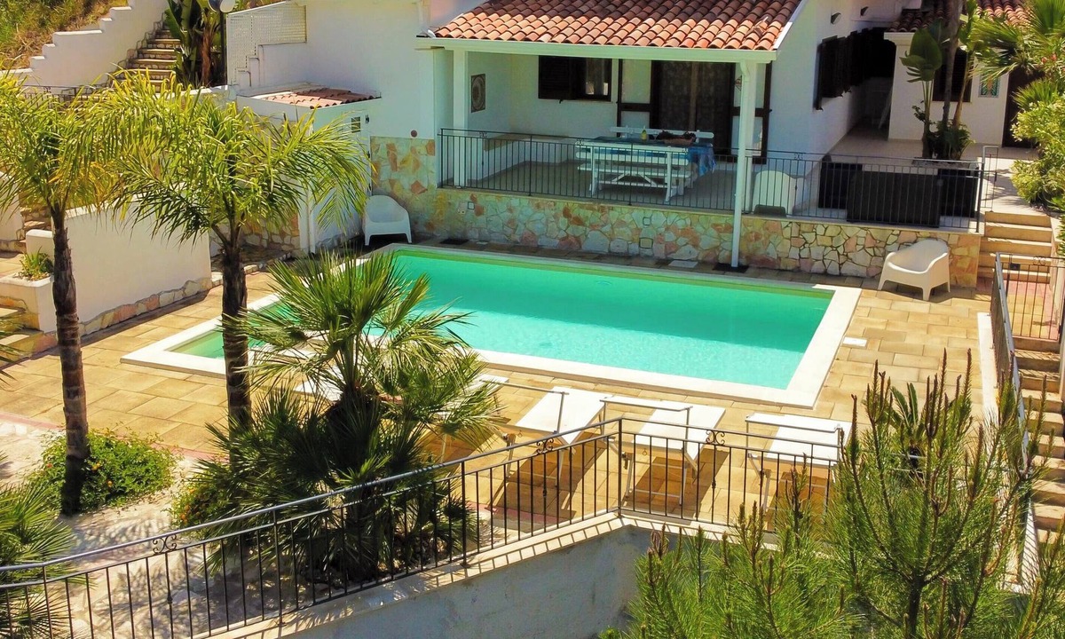 Alcamo Marina Villa | 🏡 37 beds less than 200 meters from the sea ⛱️