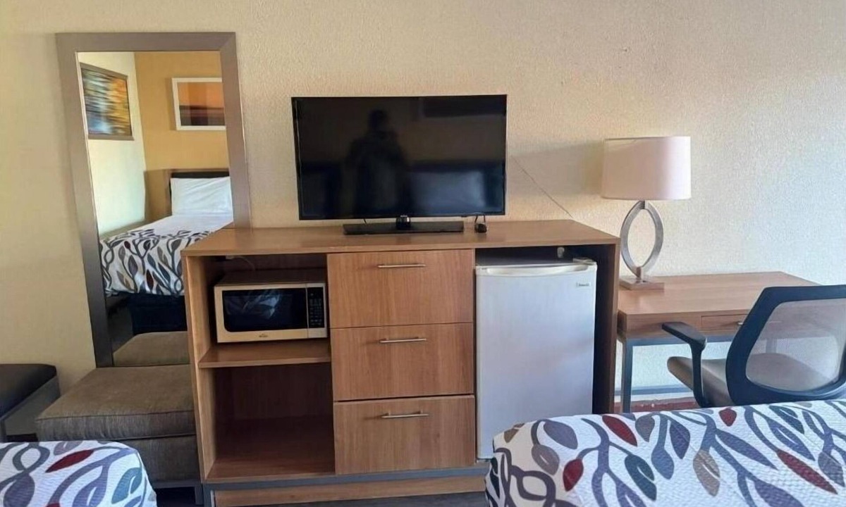 St. George Hotel | 4 Convenient Rooms Near I-95 – Great for Family Adventures