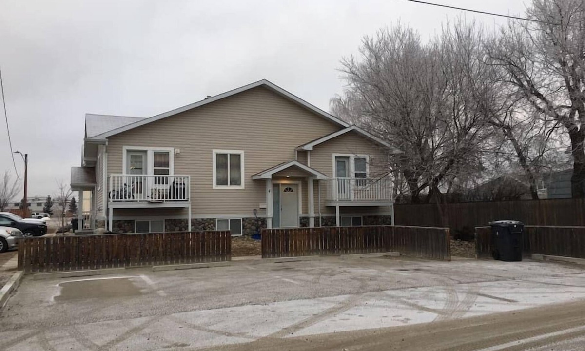 South Lethbridge Condo | #4 South Lethbridge Bright 3 Bedroom Apartment South Lethbridge