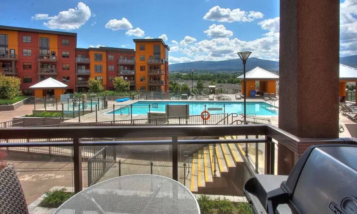 South Pandosy Condo | #401, Playa Del Sol Pool View 2 Bedroom