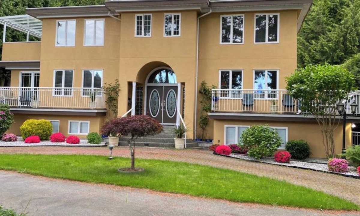 Caulfeild House | 5 bedroom, 4 Bathroom home in West Vancouver perfect for FIFA & large groups.