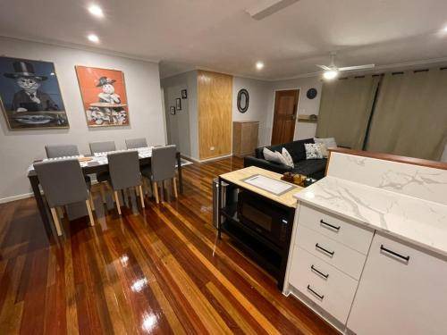 Lawnton House | 673 m² House ∙ 3 bedrooms ∙ 7 guests