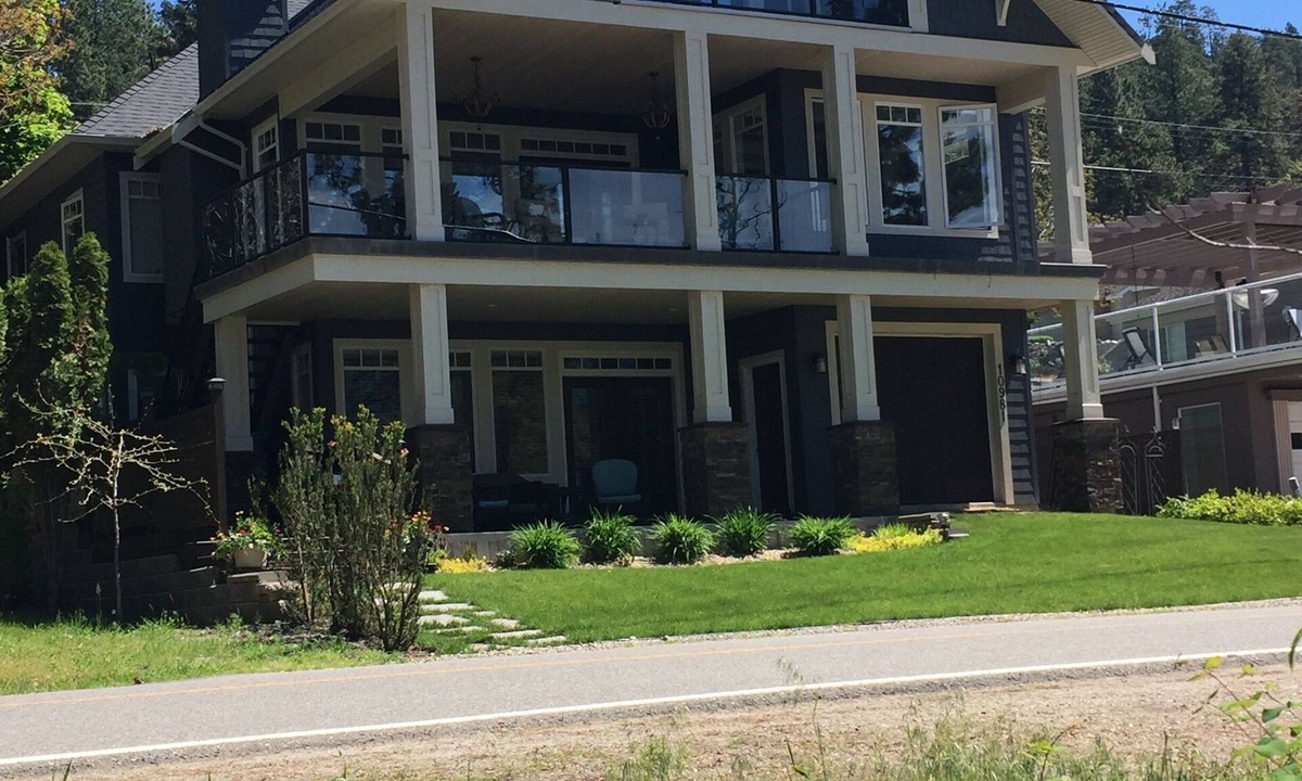 Okanagan Centre House | A beautiful suite in the lakelands