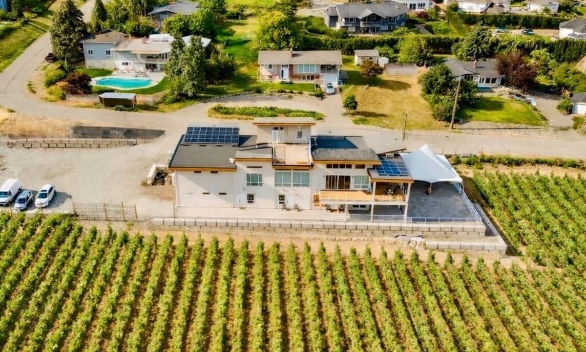 Central Okanagan House | A Modern Organic Vineyard Escape - All 3 Bedrooms