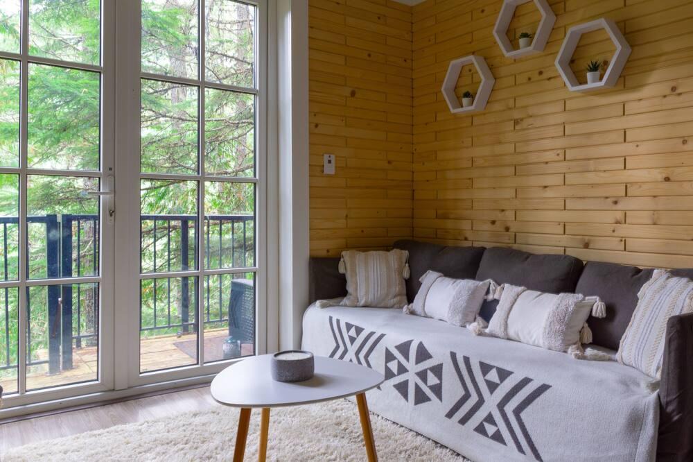 Sunshine Valley Cabin | A romantic private escape into nature for couples. Hot tub + Sauna + Yoga Studio