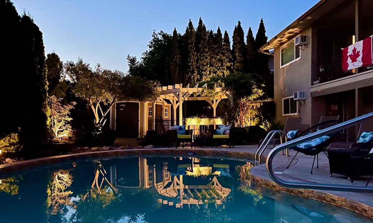 Dilworth Mountain Estates Bed & Breakfast | A Vista Villa Couples Retreat