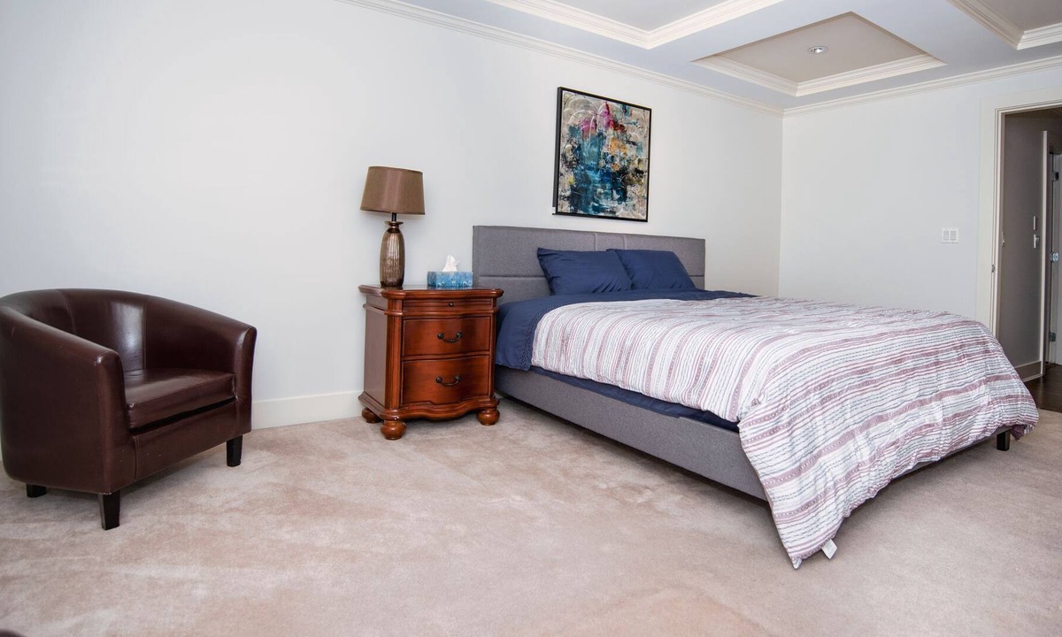 Langley House | Adorable 5 Bedroom Home With Patio