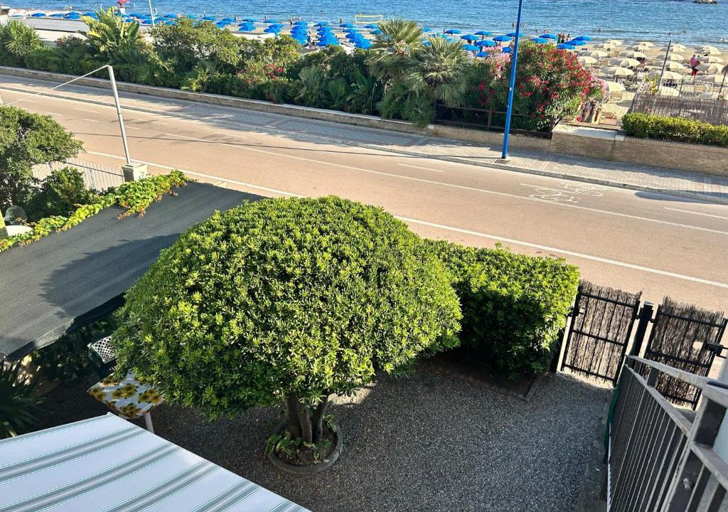 Follonica Apartment | Affittasi appartamento frontemare per turisti - 126 Viale Italia (Follonica)