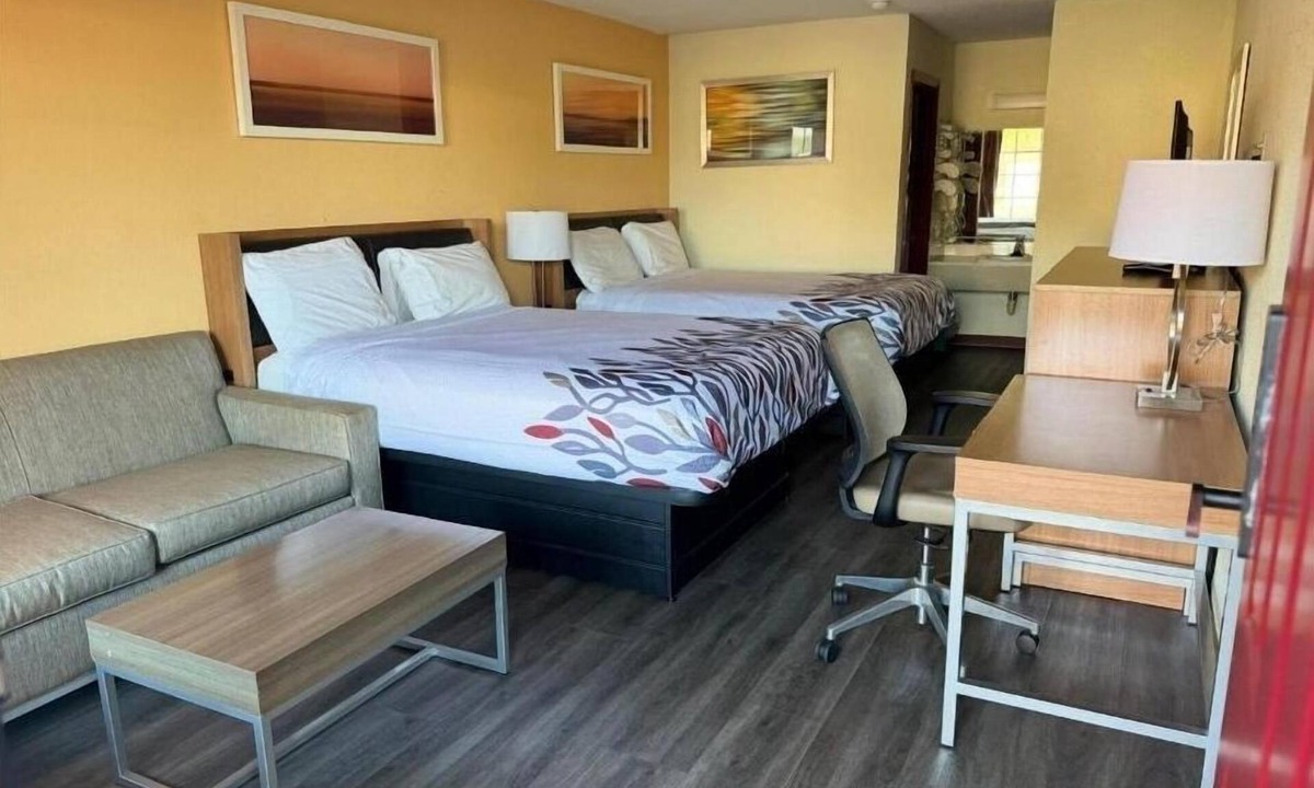 St. George Hotel | Affordable Stay Near I-95 with Peaceful Rooms and Dining Convenience