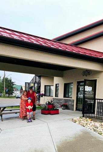 Alberta Beach Hotel | Alberta Beach Inn and Suites