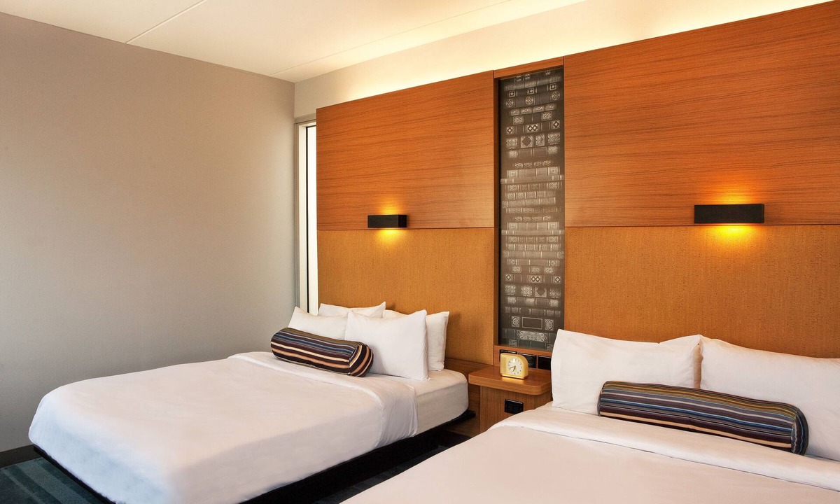 Greenbrier East Hotel | Aloft by Marriott Chesapeake