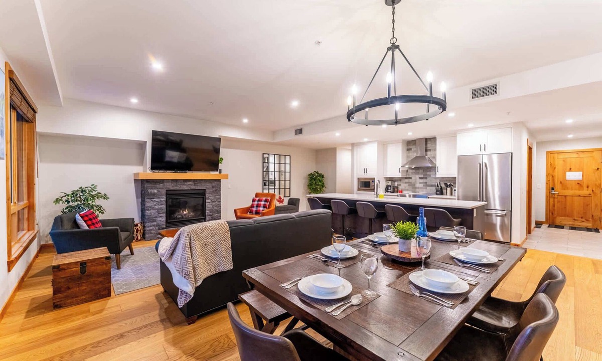 Canmore Apartment | Alpine Chic - top floor two-story mtn escape near downtown