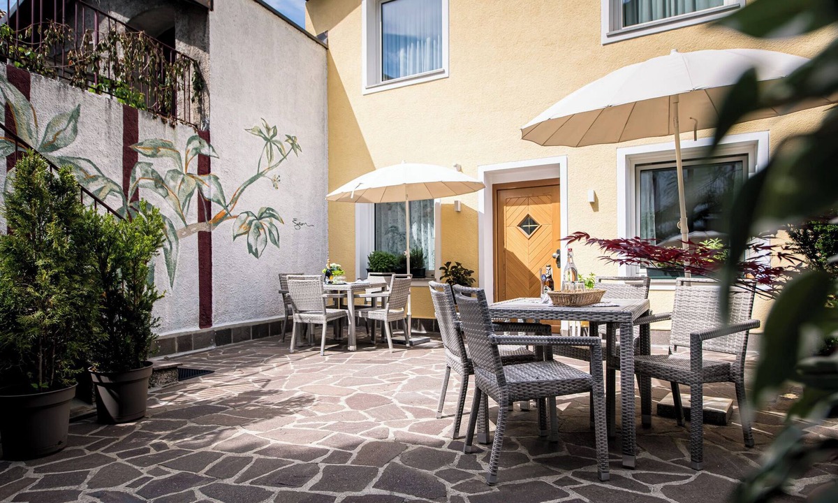 Brunico House | Am Schloss Guest House