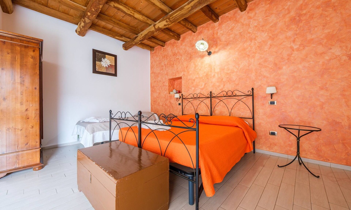 Gioiosa Marea Apartment | Antico Casale Gioiosa Marea Room 'Gioiosa Guardia' with Mountain View, Wi-Fi and Air Conditioning