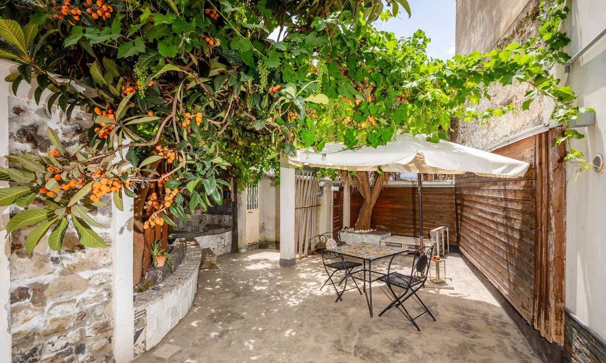 Rovittello Apartment | Apartment 'Santa Maria' with Mountain View, Wi-Fi and Air Conditioning