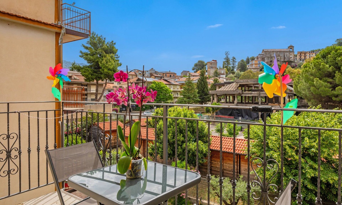Francavilla di Sicilia Apartment | Apartment 'La Casa Vacanza Di Jano' with Mountain View and Balcony