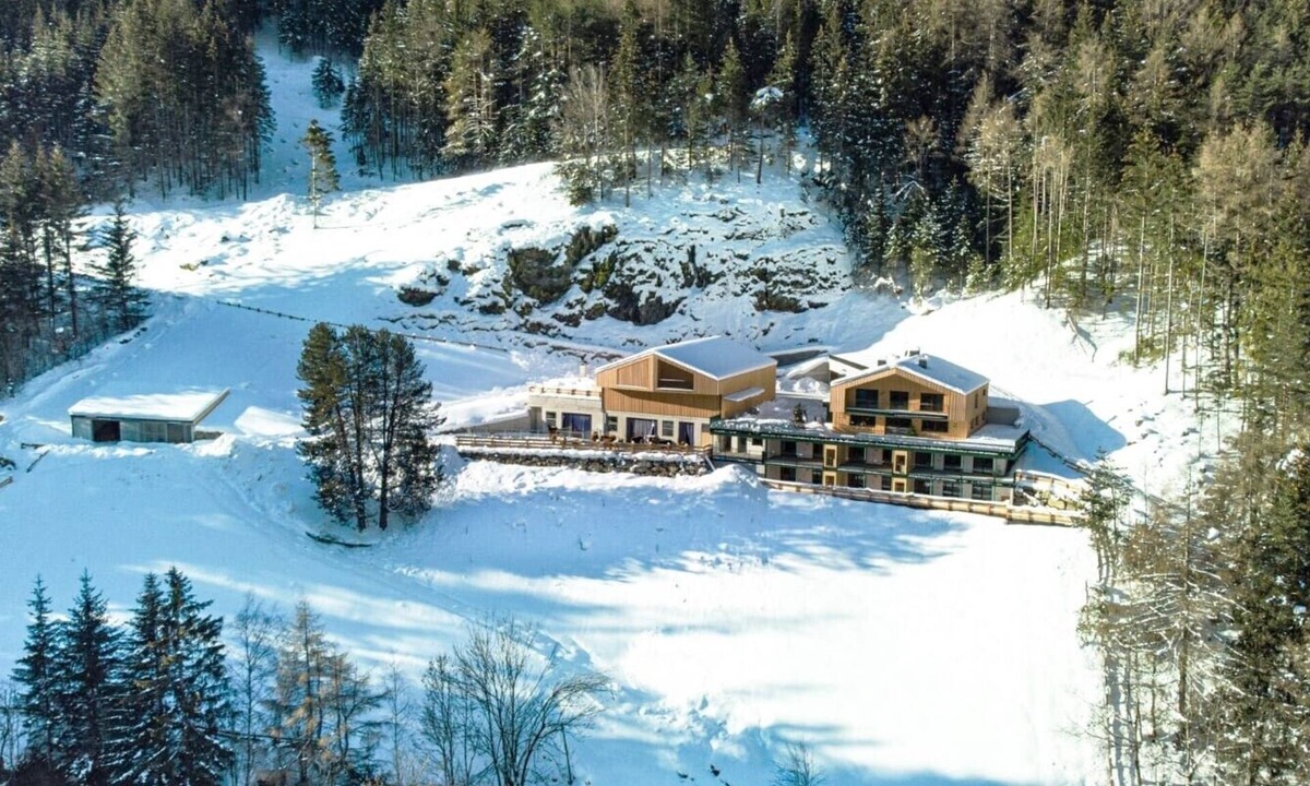 Campo Tures Apartment | Apartment "Archehof Hochzirm - Anton" with Mountain View, Sauna & Terrace
