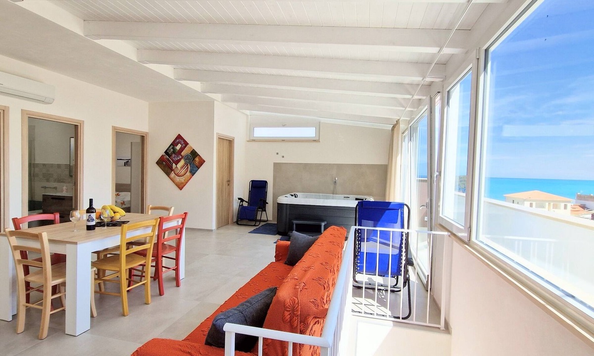 Alcamo Marina Apartment | Apartment 'Attico Della Luna' with Sea View, Wi-Fi and Air Conditioning