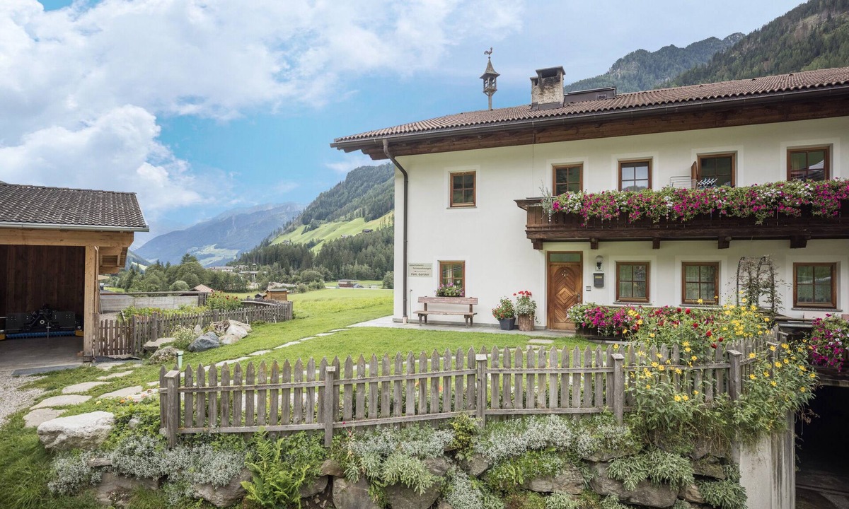 Valle Aurina Apartment | Apartment “Bärental” in Beautiful Scenery with Mountain View, Wi-Fi & Garden