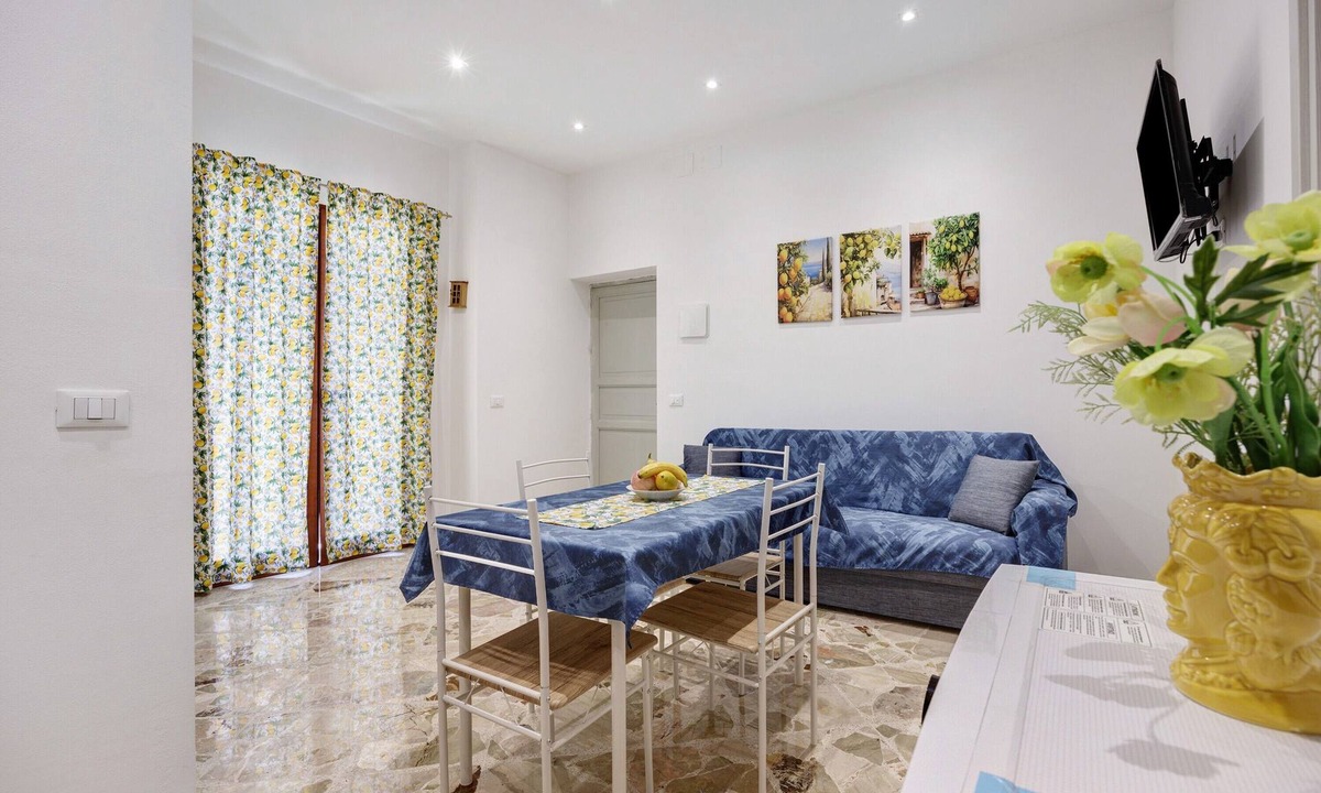 Partinico Apartment | Apartment 'Blue Dreams' with Air Conditioning