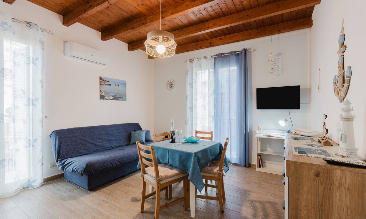 Trappeto Apartment | Apartment 'Casa Del Pescatore' with Balcony, Wi-Fi and Air Conditioning