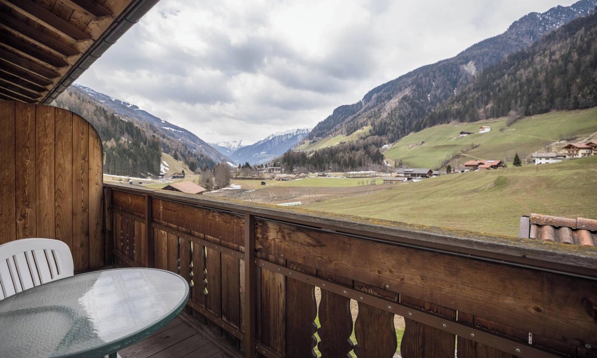 San Giacomo Apartment | Apartment “Edelweiß” with Mountain View, Wi-Fi, Balcony & Garden