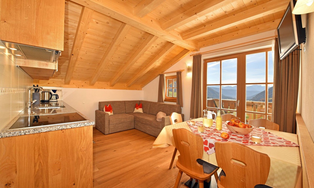 Santa Maddalena Apartment | Apartment 'Feldererhof Apt Dolomitenblick' with Mountain View, Shared Garden and Wi-Fi