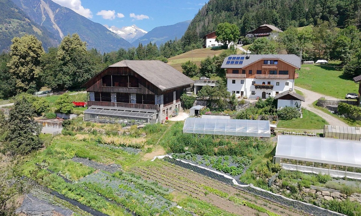 Villa Ottone Apartment | Apartment 'Felderhof Linum' with Mountain View, Private Garden and Wi-Fi
