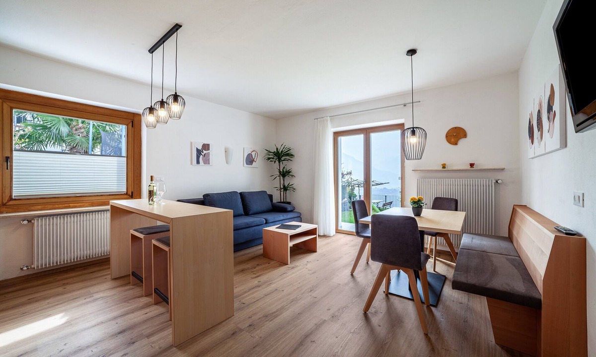Schenna Apartment | Apartment "Haus Hohenrain 2" with Mountain View, Pool, Wi-Fi, Terrace & Garden