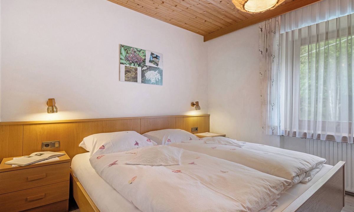 Feldthurns Apartment | Apartment 'Holunder' with Shared Terrace and Wi-Fi