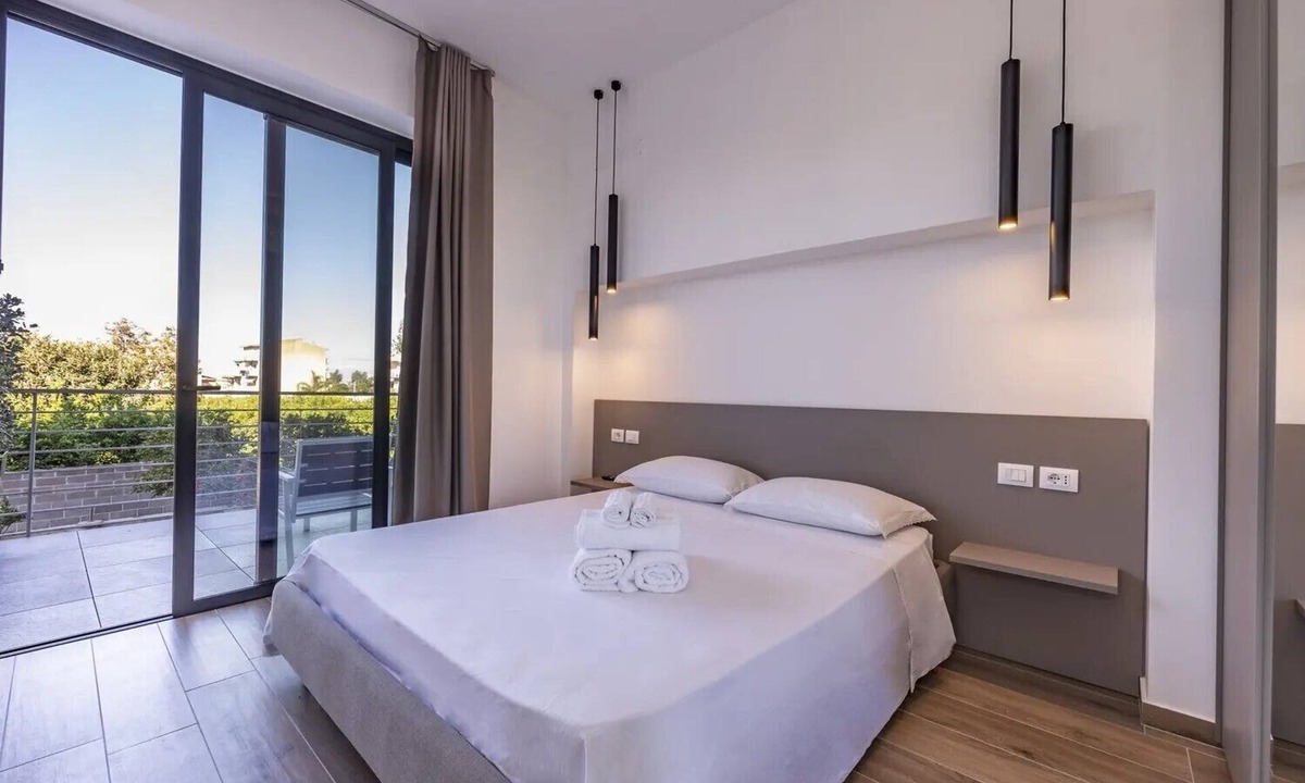 Capo d'Orlando Apartment | Apartment 'La Brisa Apartments - Scirocco' with Mountain View, Wi-Fi and Air Conditioning