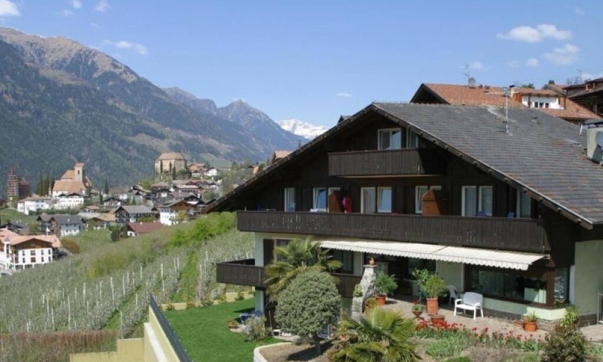 Schenna Apartment | Apartment Maria - Comfortable apartment on the 2nd floor in a quiet location in Schenna