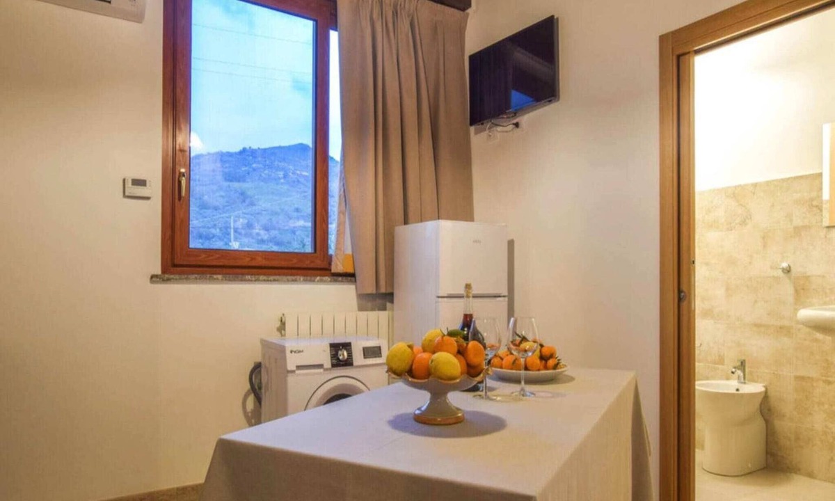 Gaggi Apartment | Apartment near Mount Etna with Hot Tub