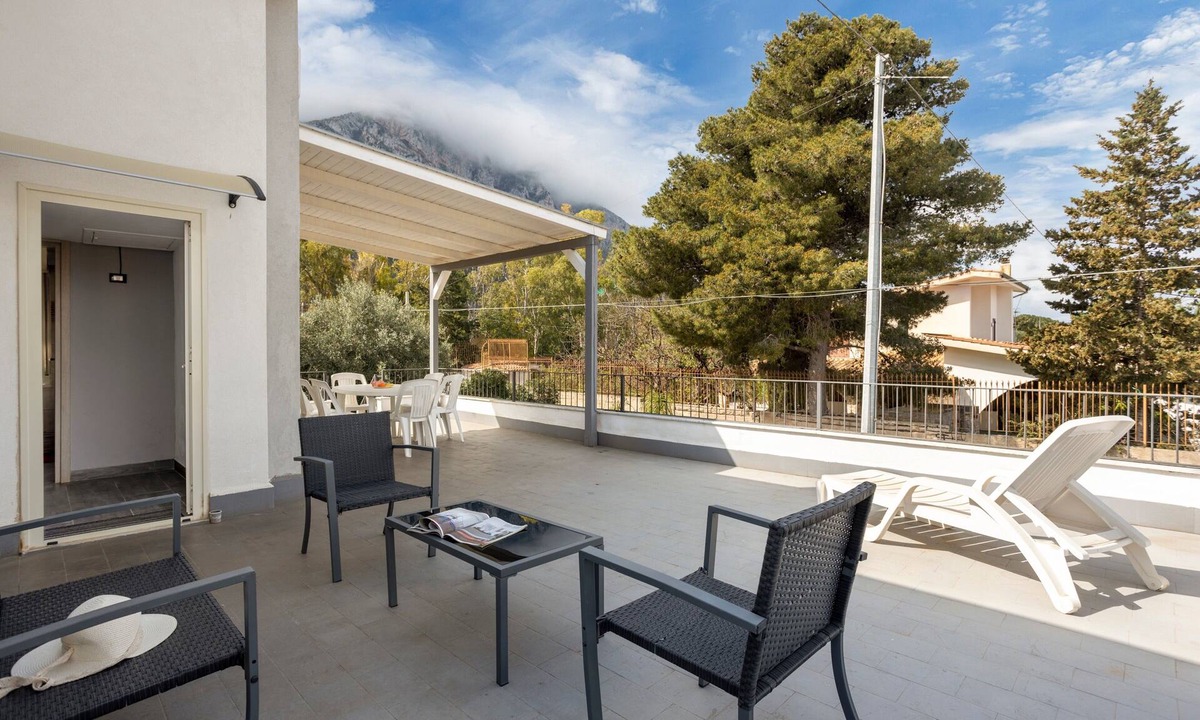 Pozzillo Apartment | Apartment "Pozzillo House 500 m dal Mare" with Garden & Wi-Fi