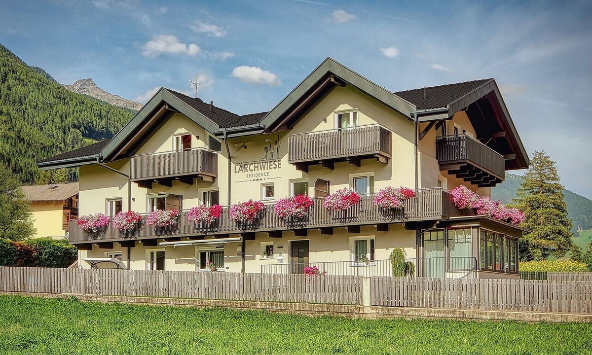 Valle Aurina Apartment | Apartment 'Residence Lärchwiese' with Mountain View, Shared Garden and Wi-Fi